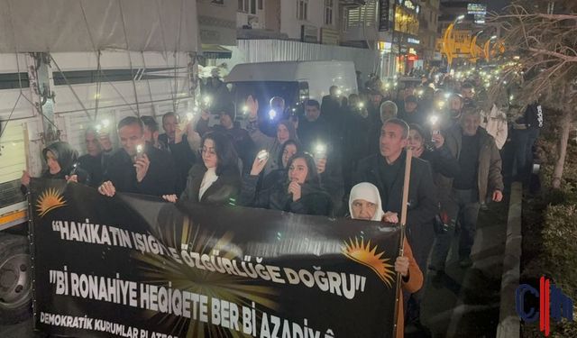 Hakkâri’de 15 Şubat Uluslararası Komplosu Fenerli Yürüyüşle Protesto Edildi