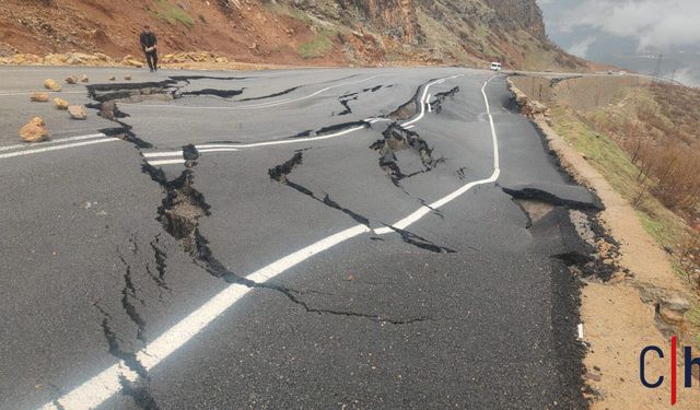 Hakkari’de Yeni Yapılan Sınır Yolu Çökmeye Başladı