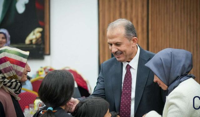 Hakkâri’de Yetim Çocuklar Aynı Sofrada