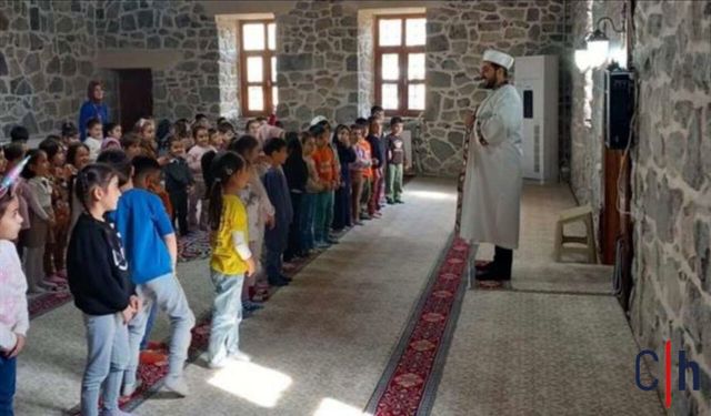 Hakkari’de Cami-Çocuk Buluşması Düzenlendi