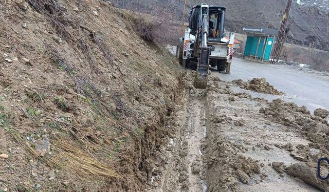 Hakkari’de Yağış Alarmı: Tıkanan Kanallar Seferberlikle Açıldı
