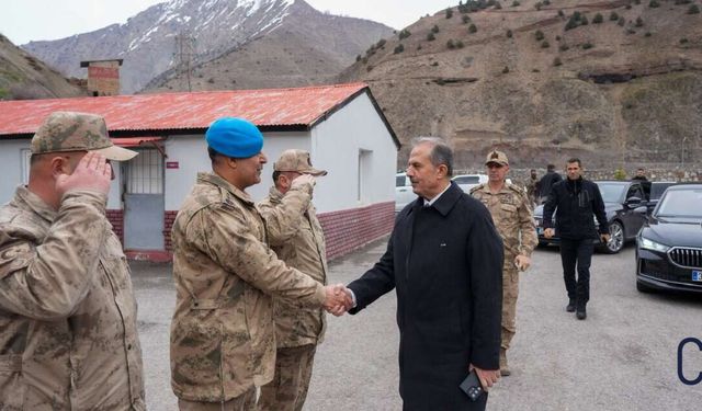 Hakkari Valisi Taşyapan’dan Zap Karakolu’na Bayram Ziyareti