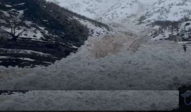 Yüksekova’da Çığ Tehlikesi: Kar Kütlesi Yerleşim Alanının Sınırında Durdu