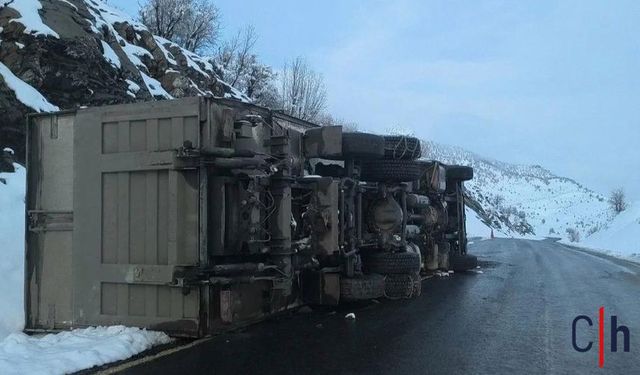 Kontrolden Çıkan Araç Devrildi, 2 Kişi Yaralandı