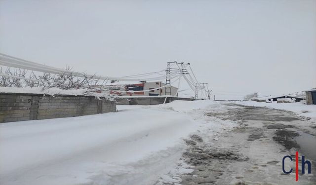 Hakkari'de Zorlu Kış Şartlarında Elektrik Seferberliği