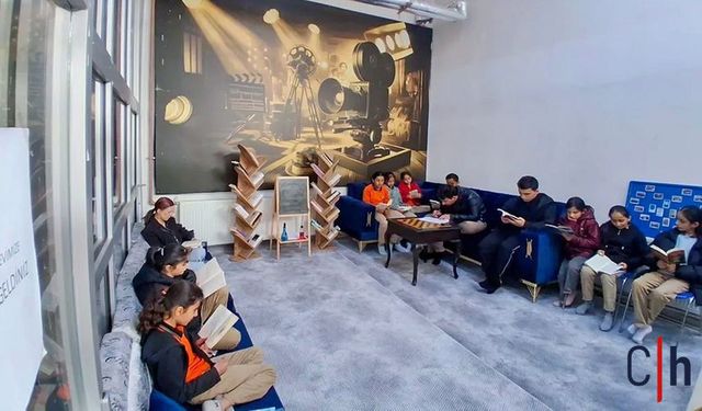 Hakkari Üniversitesi’nden Ortaokul Öğrencilerine Edebiyat Atölyesi