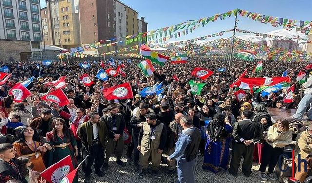 Yüksekova’da Newroz Coşkusu: Binler Alanı Doldurdu