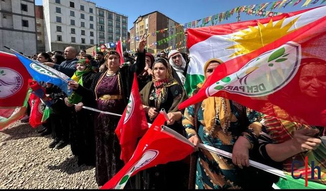 Yüksekova’da Newroz Coşkusu: Binlerce Kişiden Birlik Mesajı