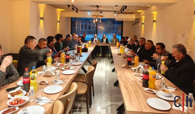 CHP Hakkari İl Başkanlığı’ndan Gazeteciler ve Muhtarlara İftar Programı