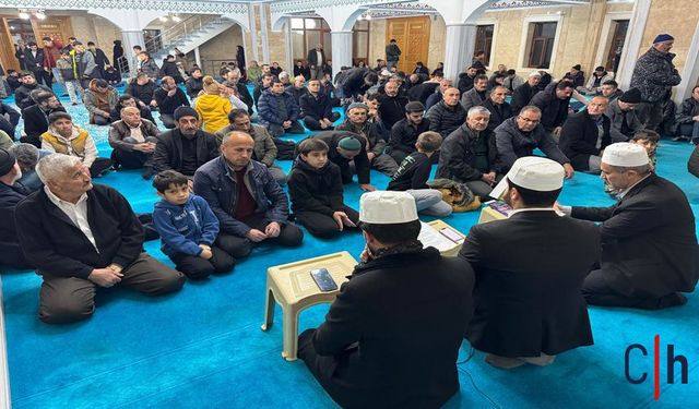 Hakkâri’de Kadir Gecesi Camilerde Dualarla İdrak Edildi