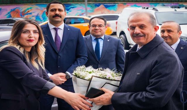 Hakkari Valisi İbrahim Taşyapan’dan Defterdarlığa Ziyaret