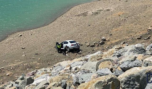Zernek Barajı Mevkiinde Kaza: Araç Yoldan Çıktı, Sürücü Yaralandı