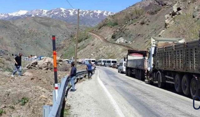 Hakkâri-Van Karayolu Akçalı Mevkii Trafiğe Kapatıldı