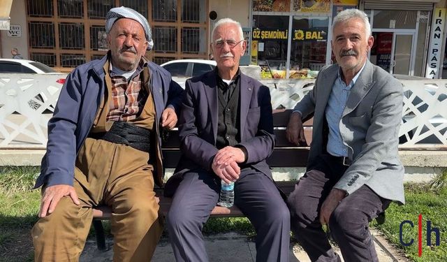 Hakkari'de Güneş Yüzünü Gösterdi, Vatandaşlar Parklara Akın Etti