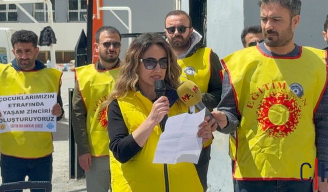Hakkâri’de Eğitim-Sen’den “Yaşam Zinciri” Eylemi