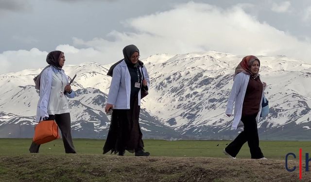 Hakkari’de sağlıkçılar Gebe Takibi İçin Kar Kış Demeden Yollardalar