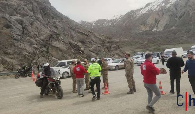 Akçalı Mevkiinde Heyelan Ulaşımı Durdurdu: 800 Kişiye Kumanya Desteği