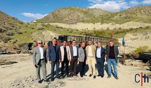 Hakkari Muhtarları Hakkâri-Van Yolundaki Panel Köprüyü yerinde İnceledi
