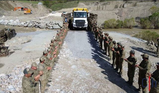 Hakkari Akçalı’da Panel Köprü Trafiğe Açıldı