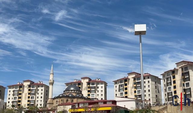Hakkari'de Fırtına Gitti, Görsel Şölen Geldi! Gökyüzünü "Saç Örgüsü" Sirrüs Bulutları Kapladı