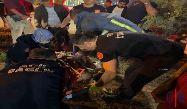 Can Pazarı! Belediye Önünde İki Araç Çarpıştı: 8 Kişi Yaralandı