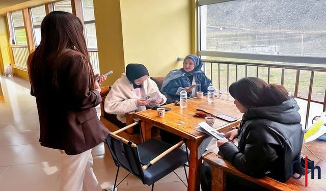 Hakkâri Üniversitesi’nde Aşı Haftası Etkinliği: Öğrencilerden Farkındalık Çalışması