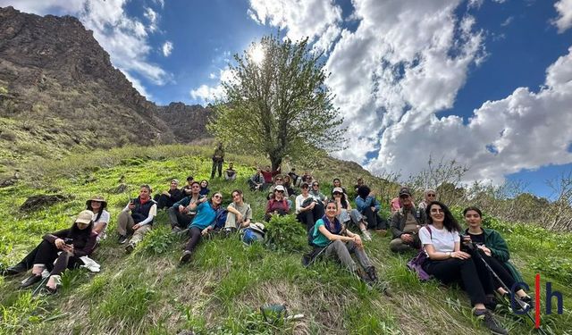 Hakkari’de Ters Lale ve Şelale Şöleni: 59 Doğasever Adım Adım Huzura Yürüdü!