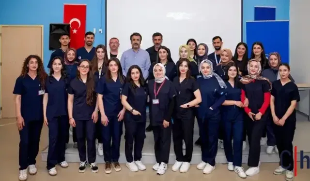 Hakkâri Üniversitesi’nde Diyaliz Öğrencilerine Üniforma Heyecanı