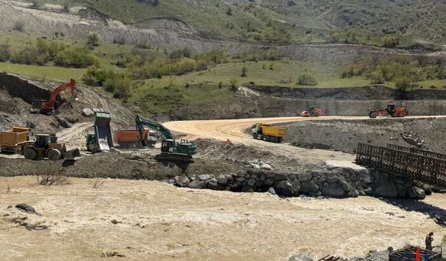 Hakkâri-Van Karayolunda Panel Köprüde Sona Gelindi