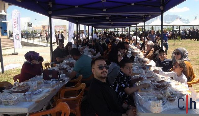 Van Kahvaltısı Dünya Kahvaltı Günü’nde Bir Kez Daha Göz Kamaştırdı