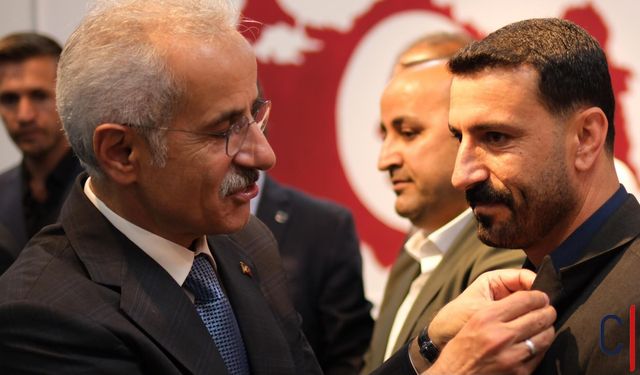 Yeniden Refah Partisin’den AK Parti’ye Katılım: 4 İsme Rozet Takıldı