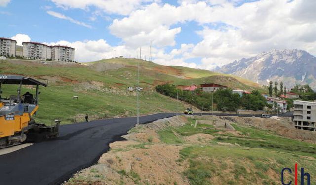 Hakkari’de Asfalt Seferberliği Sürüyor