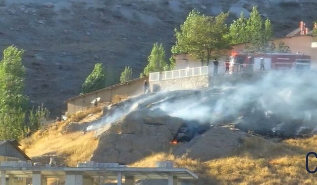 Hakkari'de Anız Yangını İtfaiyenin Hızlı Müdahalesiyle Söndürüldü