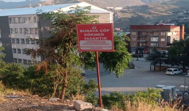 Hakkâri Belediyesi'nden Çöp Uyarısı: Orta Refüjlere Atık Bırakanlara Ceza Uygulanacak