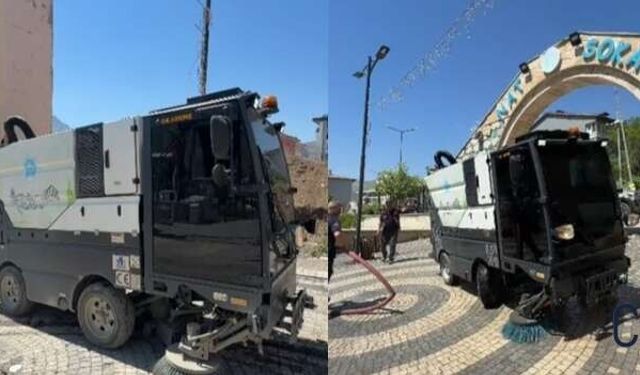 Hakkâri Belediyesi Yol Süpürme Aracıyla Kent Genelinde Temizlik Çalışmalarını Sürdürüyor
