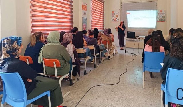 Yüksekova'da ADEM Kursiyerlerine Evlilik ve Aile Bütçesi Eğitimi Verildi