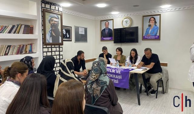 DEM Parti Hakkâri'de Genel Kongre Süreci İçin Değerlendirme Toplantısı Düzenledi