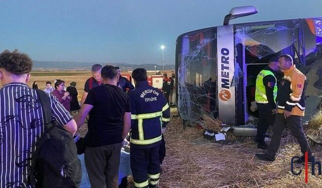 Yolcu Otobüsü Devrildi: 46 Kişi Yaralandı