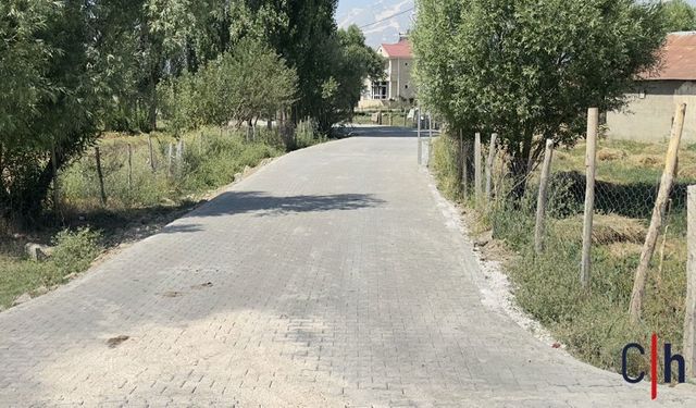 Yüksekova Belediyesi'nden Yeni Mahallelerde Kilitli Parke Taşı Çalışması
