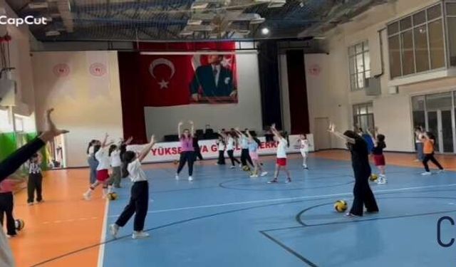 Hakkari’de Voleybol Akademisi Geleceğin Sporcularını Yetiştiriyor