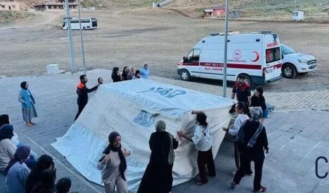 Mergabütan Kampı'nda Gençlere AFAD'dan Uygulamalı Afet Eğitimi