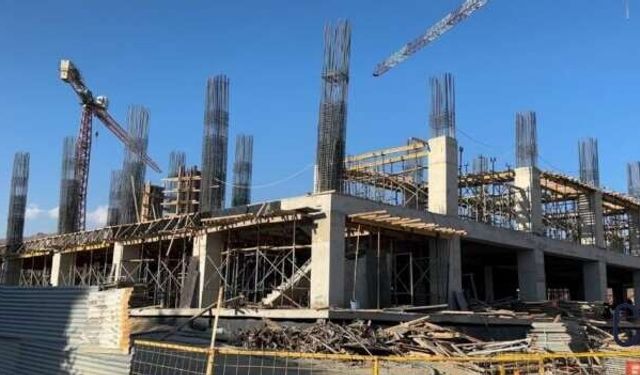 Yüksekova’daki 100 yataklı hastanede ikinci kat yükseliyor