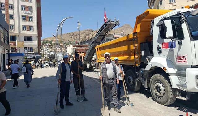 Belediye ekipleri kent genelinde çalışmalarını sürdürüyor
