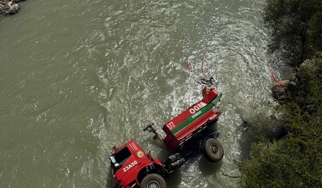 Hakkâri’de Orman Yangınına Giden Arazöz Zap Suyu’na Uçtu: 3 Yaralı