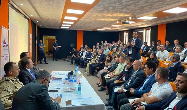 Kaymakam Hülür, köy muhtarlarını dinledi