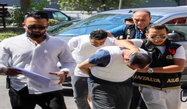 Hakkarili Kaval’a kadın peruğu takıp sıkmış!