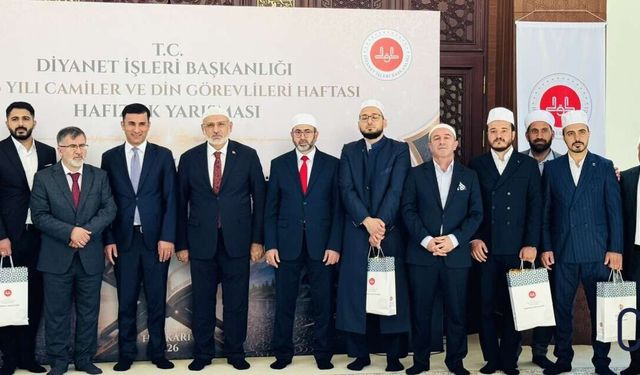 Başkan Kaya, Hafızların Kur’an tilavetine eşlik etti