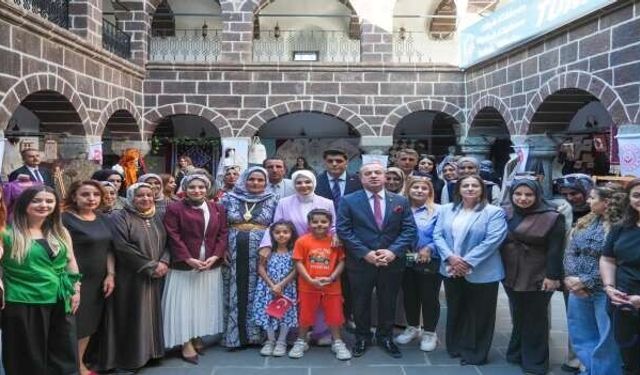 Bakan Göktaş Hakkari'de Aile Yılı Şenligi'ne katıldı
