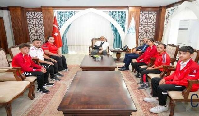 Milli Güreşçilerden Vali Taşyapan’a Ziyaret