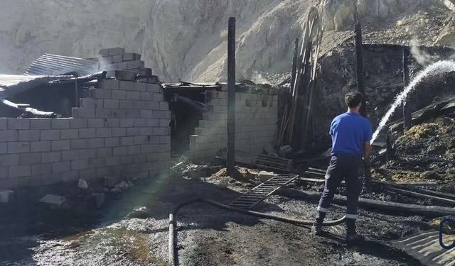 Çukurca’da ahır yangını